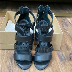 Kelsi Dagger Brooklyn Ballard Size 8.5 BLK